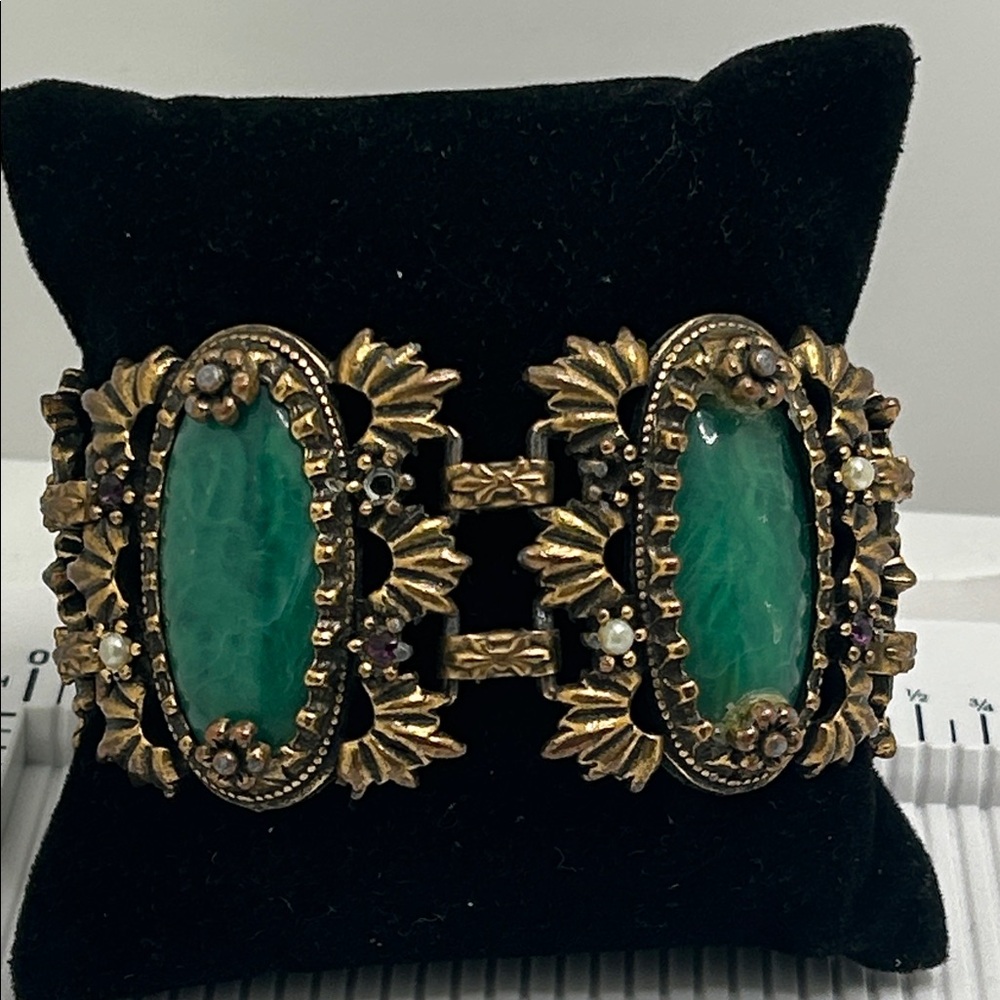 Vintage Green Lucite Stone Ornate Gold Bracelet Selro?